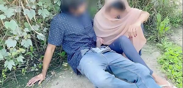  Hijab desi girl fucked in jungle with her boyfriend